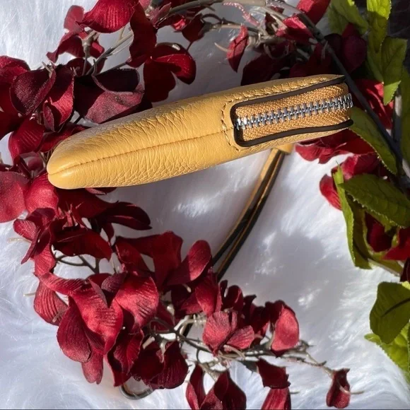 NWT COACH Leather Wristlet With Horse & Carriage Print - Picture 10 of 11